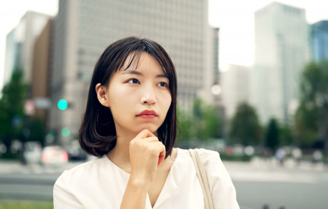 Chứng kiến chồng bạn thân ngoại tình, nên nói hay im lặng?