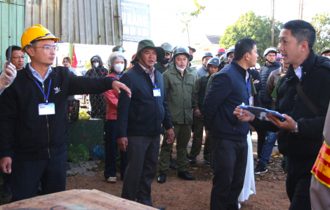 Hàng trăm cán bộ ra quân lập lại trật tự đô thị