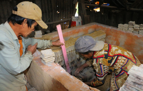 Xóm làm tượng ông Táo nổi tiếng xứ Huế hối hả vào vụ tết