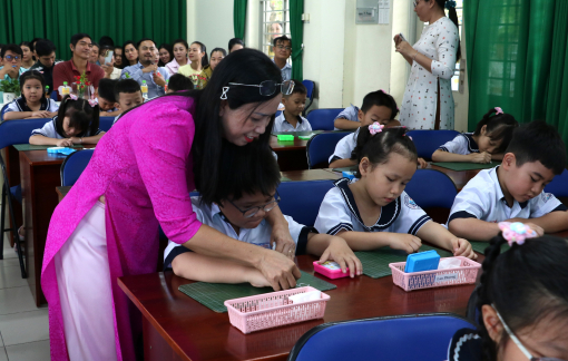 TPHCM: Không phát sinh gánh nặng cho phụ huynh khi sử dụng sách giáo khoa thống nhất