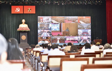 Bí thư Thành ủy TPHCM Trần Lưu Quang cùng các đại biểu TPHCM dự hội nghị thông báo nhanh kết quả Đại hội XIV