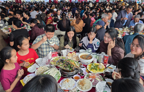 Hơn 1.800 khách mời đến nhà Đình Bắc dự tiệc tri ân của gia đình