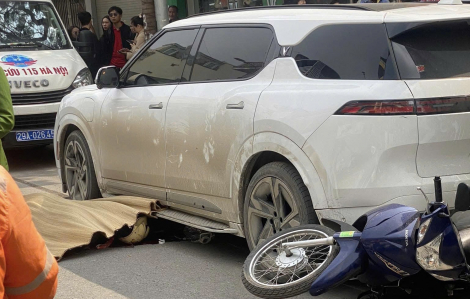 Ô tô đi lùi trên đường đâm 2 người thương vong