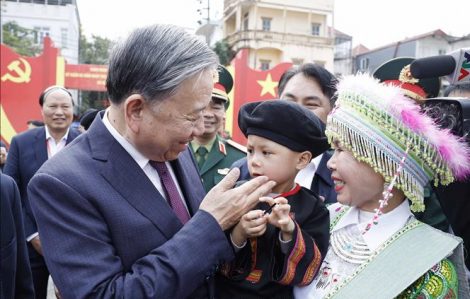 Tổng Bí thư Tô Lâm gặp mặt, nói chuyện với nhân dân các dân tộc tỉnh Cao Bằng