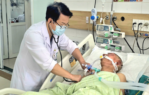 Trùm chăn xông 'bài thuốc lạ' chữa viêm xoang, người đàn ông hôn mê