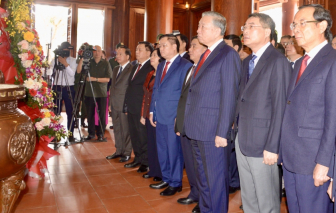 Tổng Bí thư Tô Lâm dâng hương tưởng niệm Chủ tịch Hồ Chí Minh tại Nghệ An