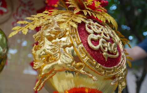 Dừa dát vàng 24K, món quà Tết độc lạ hút khách mùa Bính Ngọ 2026