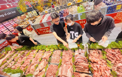 Siêu thị mạnh tay giảm giá thịt heo