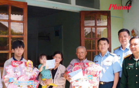 Khen thưởng các cá nhân hỗ trợ cứu hộ vụ rơi máy bay ở Đắk Lắk