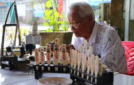 Người cuối cùng giữ trò chơi tết xưa ở cố đô Huế