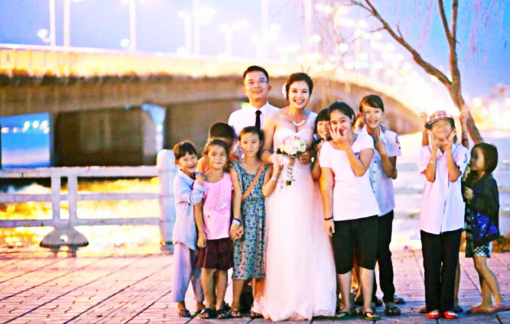 Bức ảnh cưới nối lại những mối duyên sau 12 năm