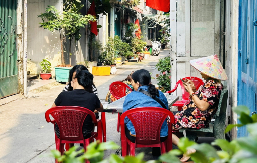 Chầm chậm xuân về nơi hẻm nhỏ