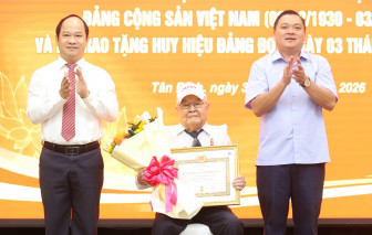 Phường Tân Định trao Huy hiệu Đảng cho 26 đảng viên