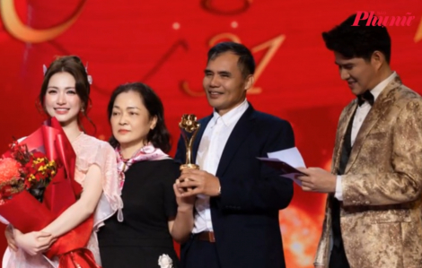 Hòa Minzy thắng lớn Giải Mai Vàng nhưng vì sao lại gây tranh cãi dữ dội?