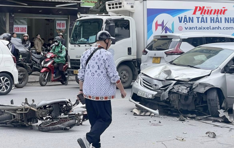 Ô tô 'điên' tông liên hoàn xe máy ở Hà Nội, 3 người bị thương nặng