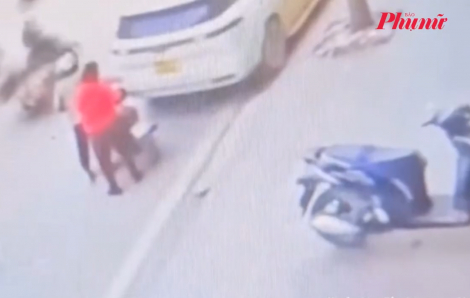 Tài xế bị tạm giữ sau vụ lùi ô tô khiến 2 người thương vong