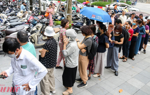 Vợ chồng tôi mất ngủ sau khi bán nhà để tất tay vào vàng