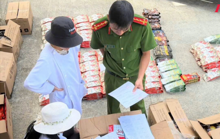 Phát hiện hàng tấn cà phê giả được trộn đậu nành, hương liệu