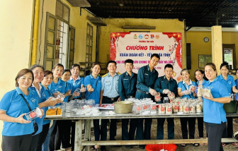 Phường Tân Sơn chung tay mang tết ấm đến người khó khăn