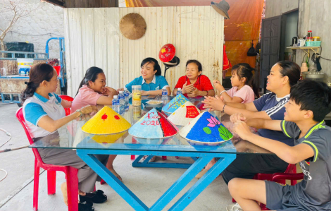 Hội LHPN Xã Bàu Bàng bàn giao công trình “Sân nhà an toàn - Nâng bước chân em”, hỗ trợ phụ nữ khó khăn