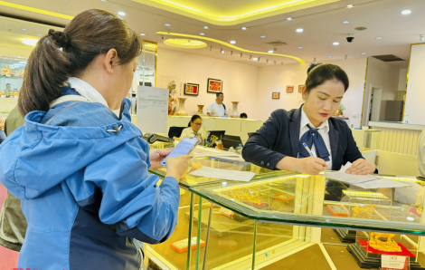 Mỗi lượng vàng giảm thêm gần 10 triệu đồng