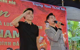 Người mẹ lặng lẽ phía sau hành trình của Đình Bắc