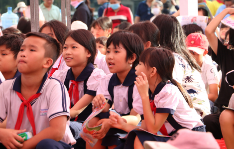 699 thiếu nhi hoàn cảnh khó khăn ở TPHCM vui tết sớm