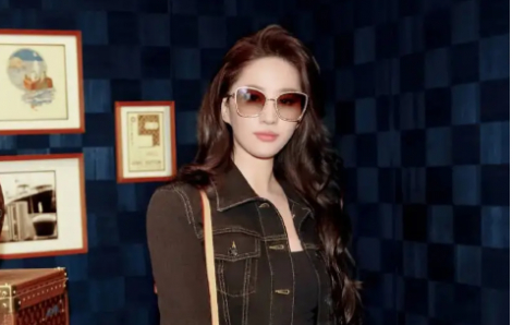 Lưu Diệc Phi gây chú ý với phong cách thời trang đời thường nhẹ nhàng, tinh tế