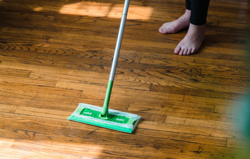 Cách vệ sinh sàn gỗ đúng chuẩn để luôn bền đẹp theo thời gian