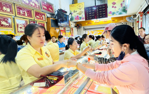 Giá vàng thất thường, đầu tư dễ chuốc rủi ro