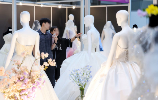 Tỉ lệ kết hôn và sinh con ở Hàn Quốc tăng vọt sau nhiều năm 'chạm đáy'