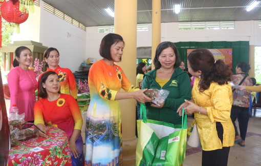 Rộn ràng chợ tết “0 đồng”