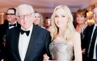 Phong cách thời trang của mẹ vợ Brooklyn Beckham: Thanh lịch, trẻ trung, chuẩn quý bà thượng lưu