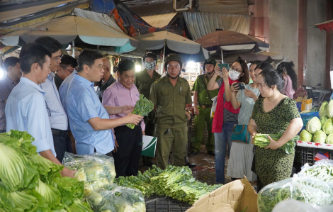 Sát tết, giá rau củ ổn định, thịt heo tăng