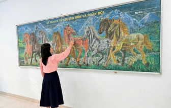 Bức tranh đàn ngựa vẽ bằng phấn của nữ giáo viên ở Đắk Lắk gây “sốt” trên mạng