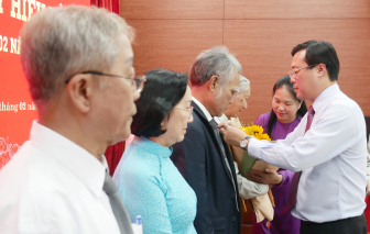 Trao tặng Huy hiệu 55 năm, 45 năm, 40 năm và 30 năm tuổi Đảng cho 23 đảng viên