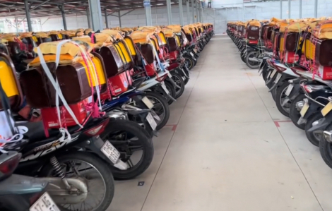 Quà Tết được sắp xếp ngay ngắn trên xe cho hàng ngàn công nhân