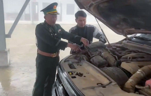 Phát hiện vụ chuyển lậu 7 cây vàng dấu trong hộp lọc gió ô tô từ Lào vào Việt Nam