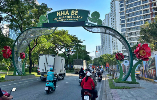 Xã Nhà Bè muốn tạm thời giữ cổng chào để tránh lãng phí