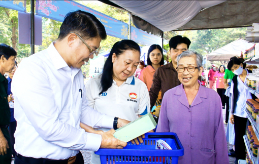 Xuân yêu thương lan tỏa khắp phố phường