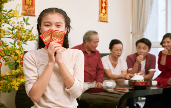 Tôi sợ cảm giác cha mẹ tựa cửa ngóng con