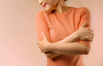 Ai có thể mang ta hết một đời?