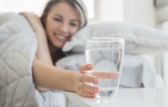 Thức uống buổi sáng tốt nhất để bù nước