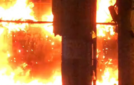 Cháy tiệm bánh đường Đỗ Xuân Hợp, TPHCM