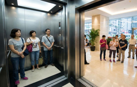 Những chuyến thang máy chịu đựng ở chung cư