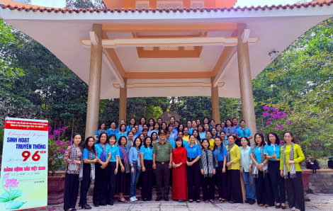 Phụ nữ TPHCM về nguồn, bồi đắp bản lĩnh chính trị