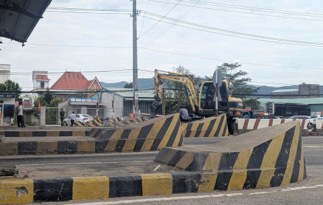 TPHCM tháo dỡ trạm thu phí trên Quốc lộ 51
