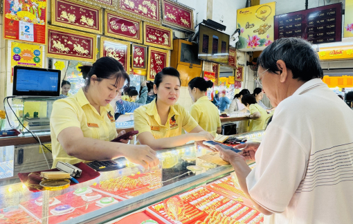 Giá vàng vượt 180 triệu đồng/lượng