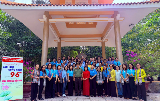 Phụ nữ TPHCM về nguồn, bồi đắp bản lĩnh chính trị