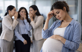 Làm mẹ đơn thân có cần ai cho phép?